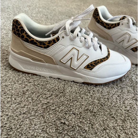 Stylish Tenni - Picture 1 of 5